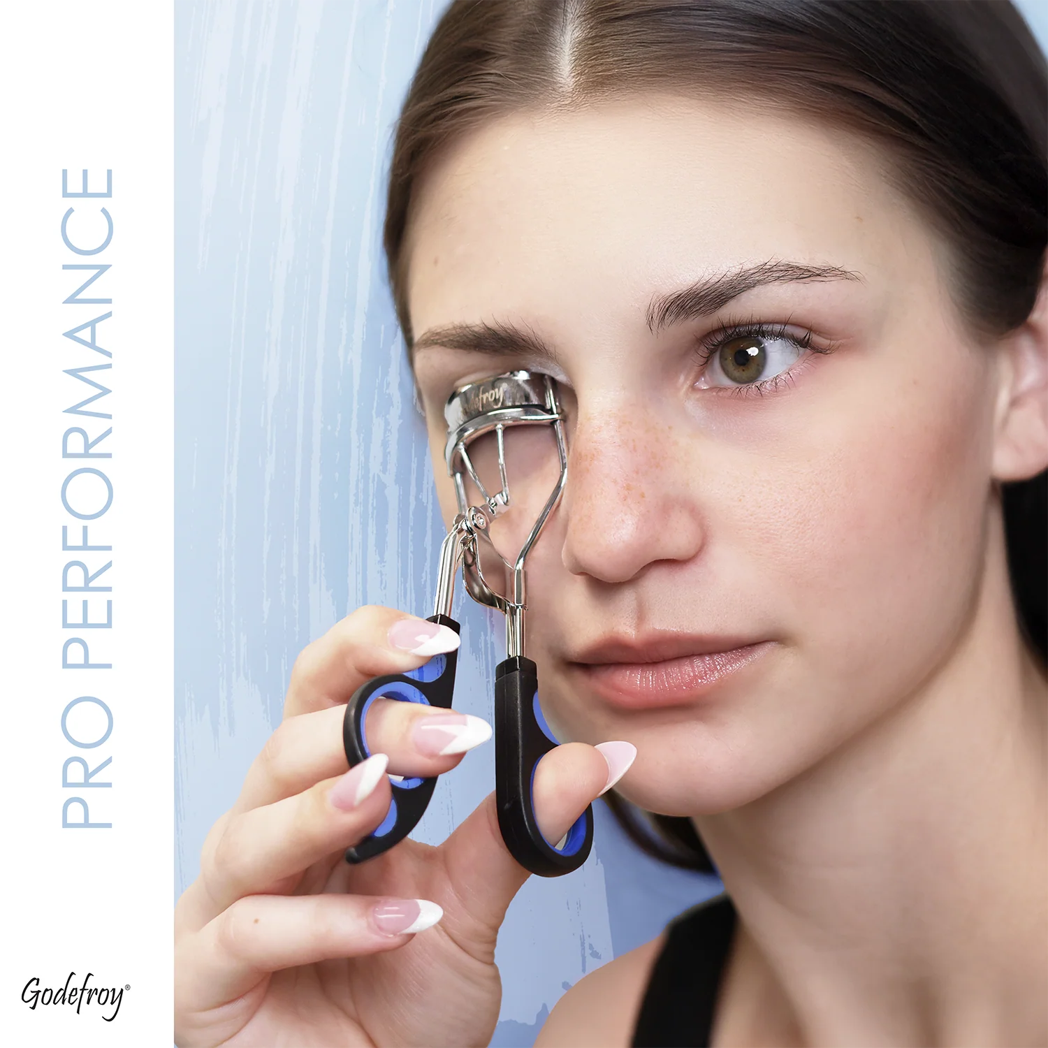 Blue Precision Eyelash Curler – Long-Lasting Lift for Natural or Dramatic Curls - Image 5